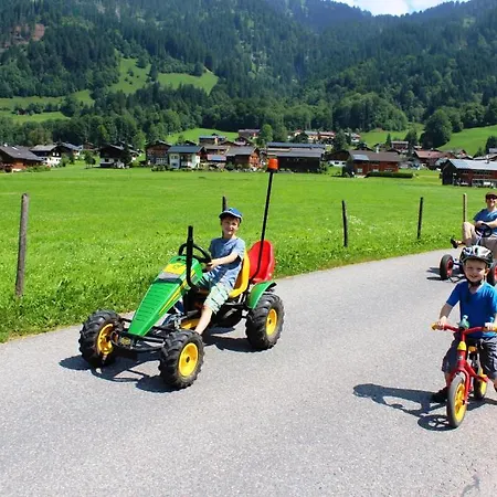 Kinderbauernhof Alojamento de Turismo Rural Schoppernau